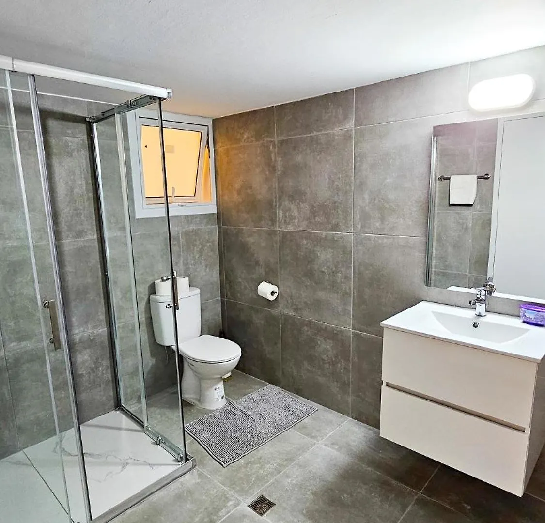 Sky Way City Apartment, 150M From Chabad Lubavitch Larnaca Apartament