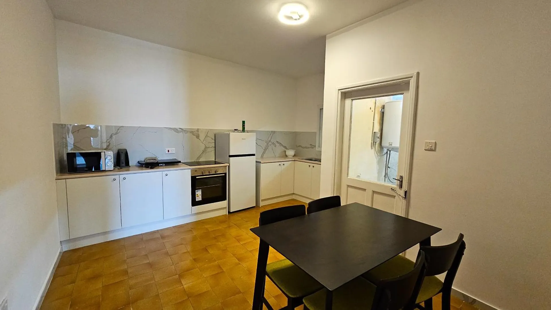Sky Way City Apartment, 150M From Chabad Lubavitch Larnaca 0*,