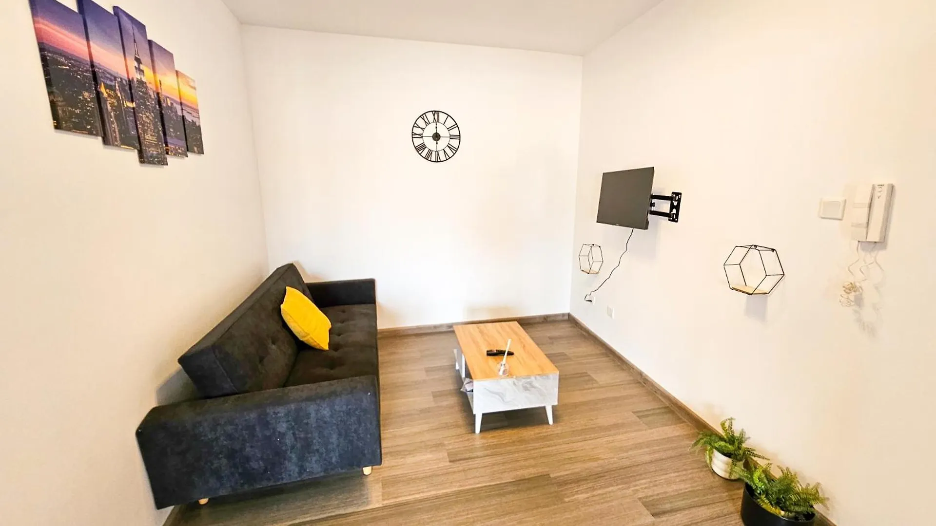 Apartment Sky Way City Apartment, 150M From Chabad Lubavitch Larnaca